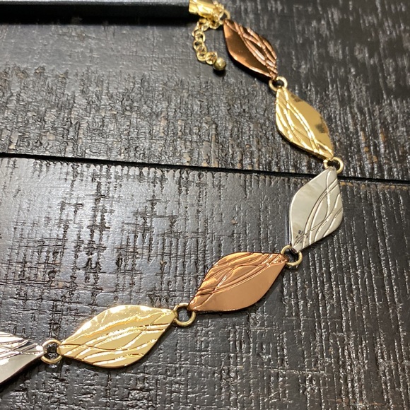 Beautiful Multiple Finishes NWT Ophelia Rie Necklace! - Picture 3 of 3